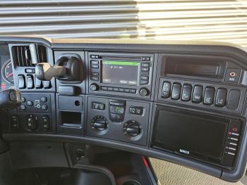 R490 8x2 / HMF 85 T/M CRANE + WINCH + JIB